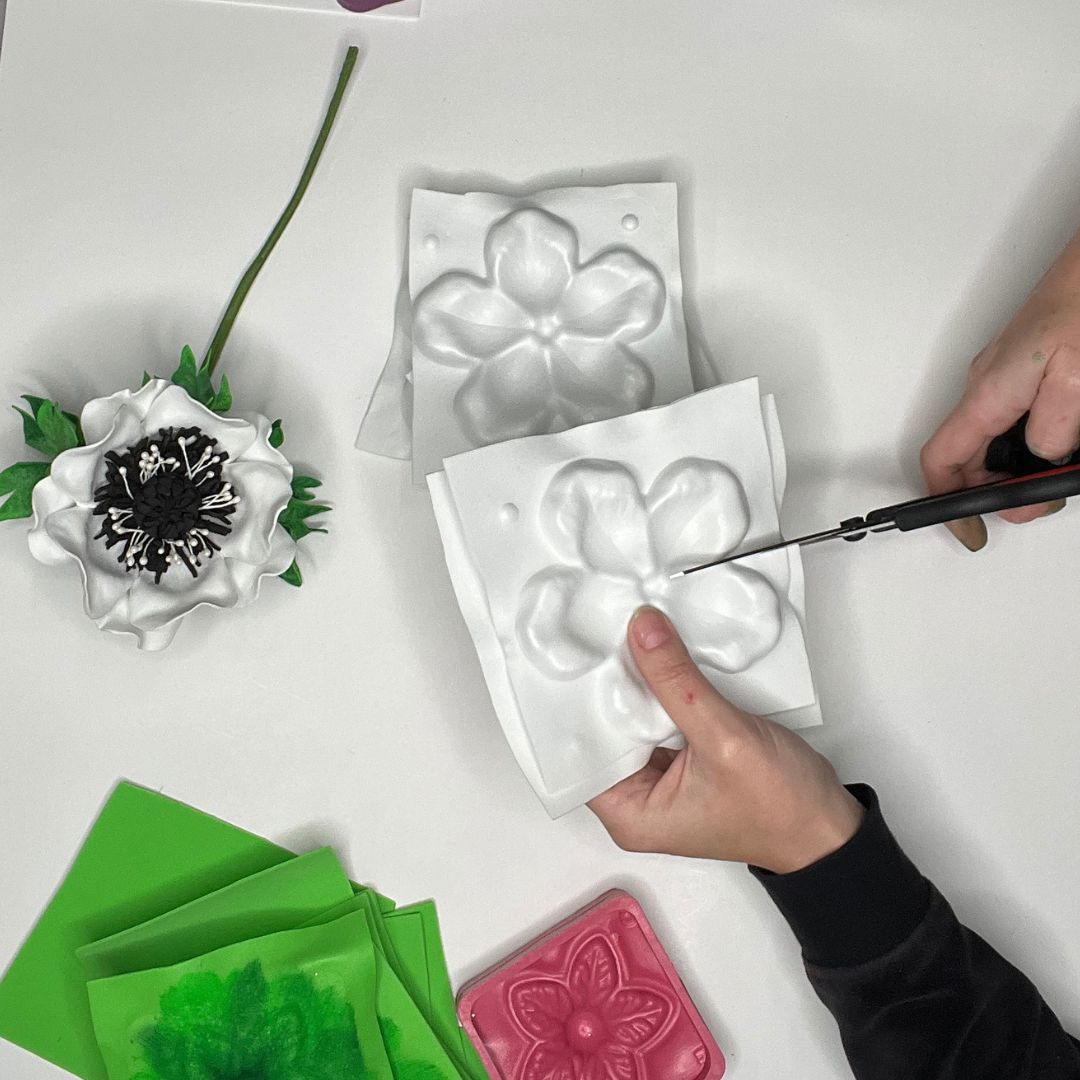 Real Touch Anemone Foam Flower Kit — Large DIY Blooms with Reusable Molds, Pre-Cut Petals, Pistils & Leaves - Image 3